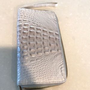 Brahmin wristlet